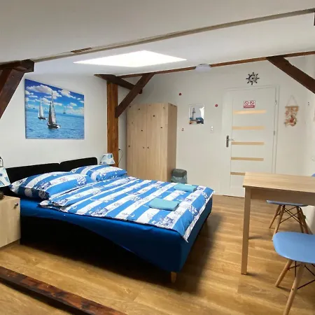 Sea World Mansarda 公寓 *