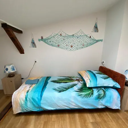 Sea World Mansarda 公寓 *