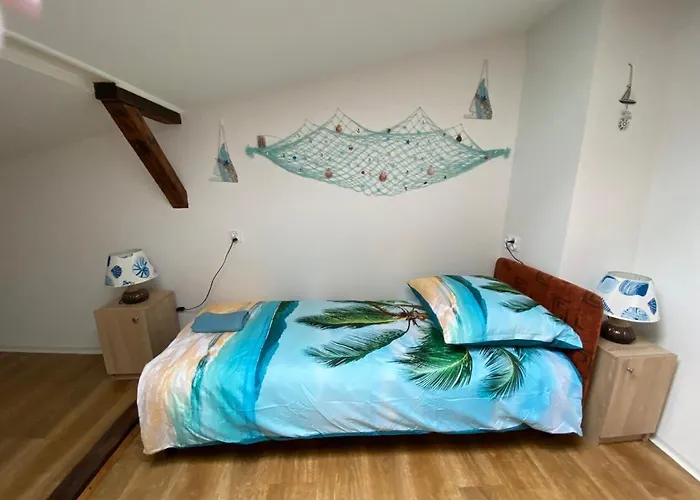 Sea World Mansarda Апартаменты *